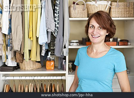 
                Frau, Ordnung & Organisation, Hausfrau, Kleiderschrank                   