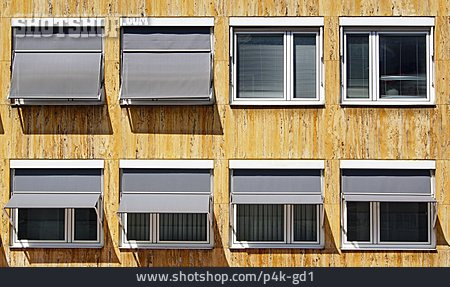 
                Fenster, Hausfassade, Markise                   