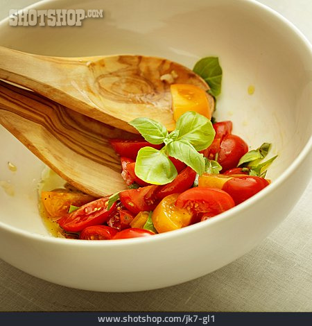 
                Salatschüssel, Tomatensalat                   