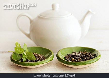 
                Grüner Tee, Teeblätter                   