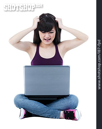 
                Junge Frau, Laptop, Asiatin, Computerproblem, Haare Raufen                   