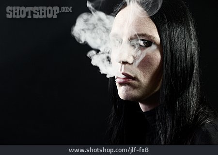
                Junger Mann, Rauchen, Rauch, Gothic, Unheimlich                   