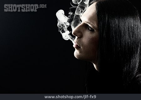 
                Junger Mann, Rauchen, Rauch, Gothic, Unheimlich                   