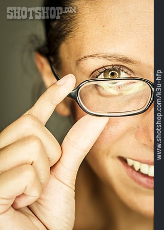 
                Frau, Brille, Sehhilfe, Brillenträgerin                   