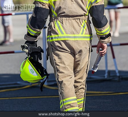 
                Feuerwehrmann, Schutzbekleidung                   
