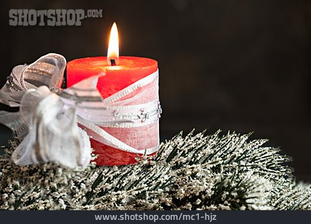 
                Weihnachtsdekoration, Kerzenschein, Adventszeit                   
