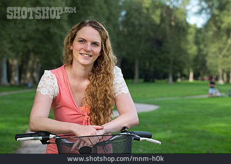 
                Frau, Radfahrerin                   