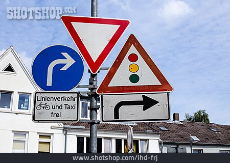 
                Transport & Verkehr, Verkehrsschild, Schilderwald                   