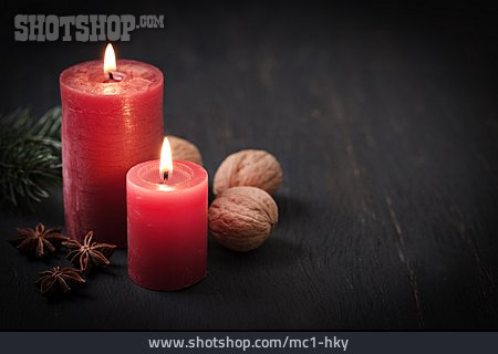 
                Weihnachtsdekoration, Kerzenschein, Adventszeit                   