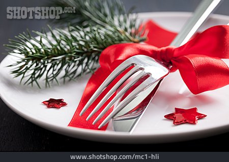
                Tischdekoration, Teller, Tischgedeck, Weihnachtsessen                   