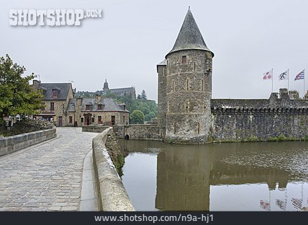 
                Burggraben, Festungsanlage, Fougères                   