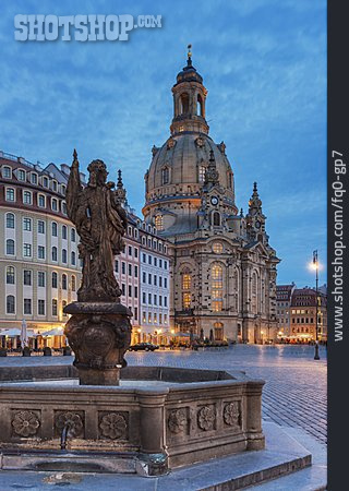 
                Dresden, Frauenkirche, Friedensbrunnen                   
