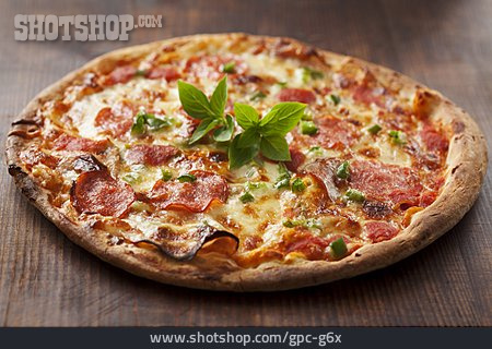 
                Italienische Küche, Pizza, Salami-pizza                   