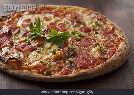 
                Italienische Küche, Pizza, Salami-pizza                   