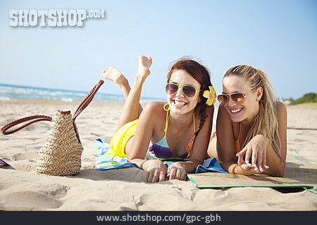 
                Freundinnen, Strandurlaub, Sommerferien                   