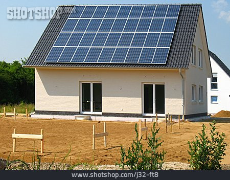 
                Neubau, Einfamilienhaus, Solaranlage                   