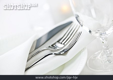 
                Wasserglas, Besteck, Tischgedeck                   