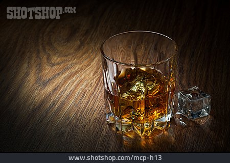 
                Whisky, Whiskyglas                   