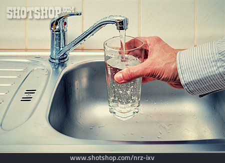 
                Wasserglas, Trinkwasser, Leitungswasser                   