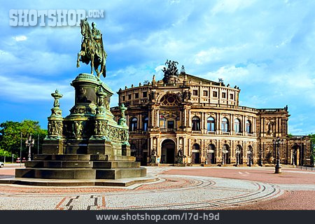 
                Dresden, Semperoper, Theaterplatz, König-johann-denkmal                   