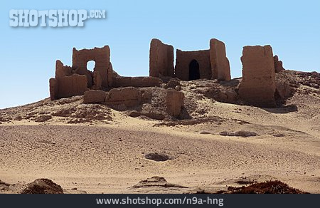 
                Ruine, Libysche Wüste, Qasr Dusch                   