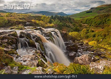 
                Wasserfall, Schottland                   