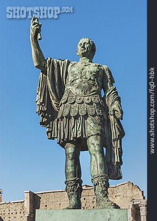 
                Statue, Julius Caesar                   