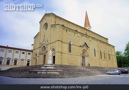 
                Kirche, Arezzo                   