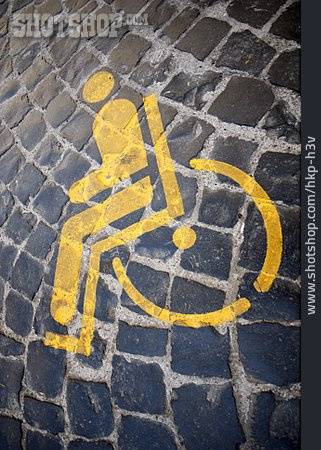 
                Rollstuhl, Behindertenparkplatz, Behindertengerecht, Rollstuhlfahrer                   