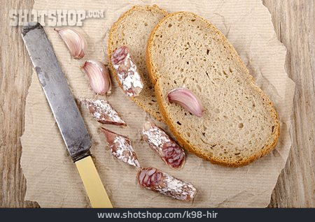 
                Brotzeit, Brot, Brotscheibe, Salami                   