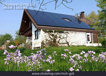 
                Sonnenkollektor, Solarhaus, Solardach                   