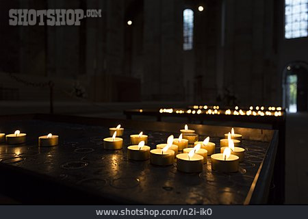 
                Hoffnung & Glaube, Kirche, Kerze, Opferkerze                   