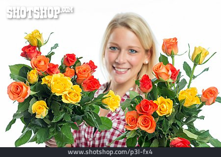 
                Junge Frau, Rose, Rosenstrauß, Floristin                   
