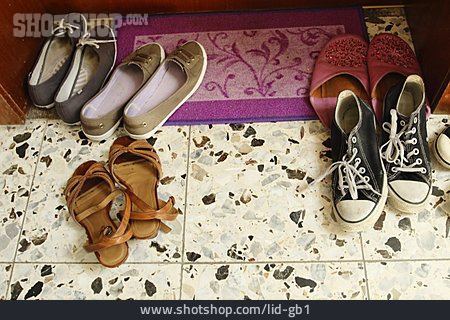 
                Häusliches Leben, Schuhe                   