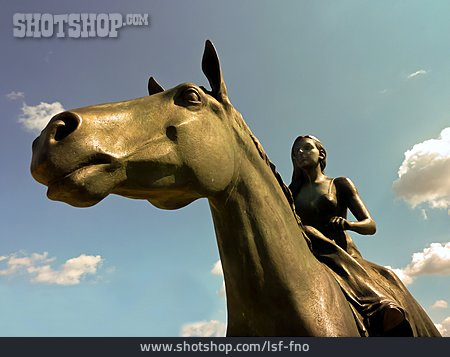 
                Pferd, Skulptur, Statue, Reiterin                   