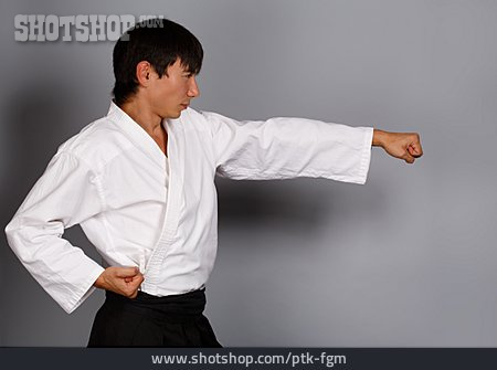 
                Karate, Kampfkunst                   