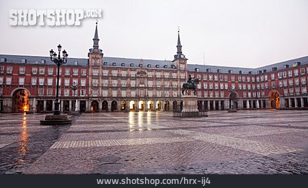 
                Madrid, Plaza Mayor                   