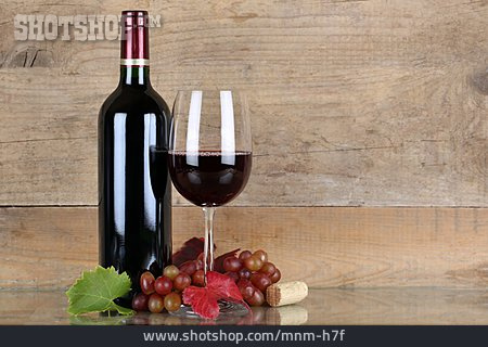 
                Rotwein, Rotweinflasche                   