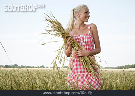 
                Junge Frau, Frau, Getreide, Weizen                   