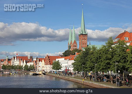 
                Lübeck                   