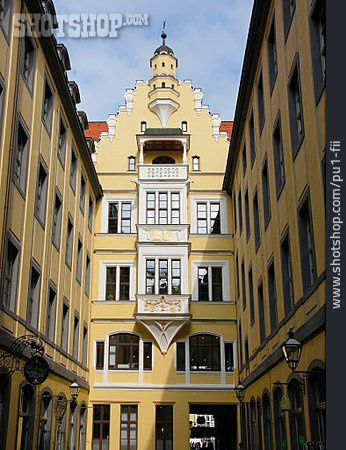 
                Historisches Bauwerk, Altbau, Geschäftshaus                   