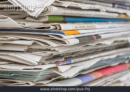 
                Zeitung, Tageszeitung, Zeitungsstapel                   