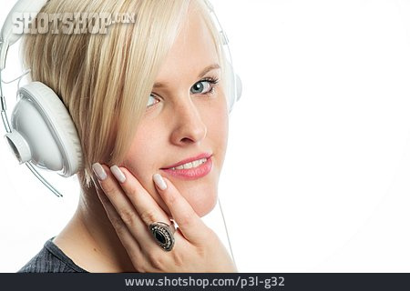 
                Junge Frau, Kopfhörer, Musik Hören                   