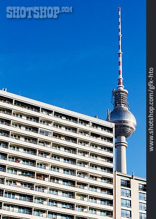 
                Berlin, Fernsehturm, Plattenbau                   