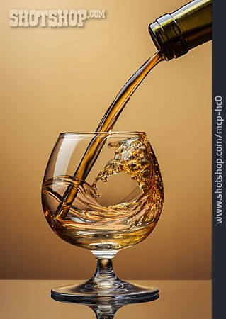 
                Cognac, Cognacglas, Einschenken                   