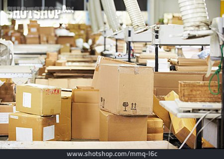 
                Logistik, Karton, Waren, Versandhandel                   