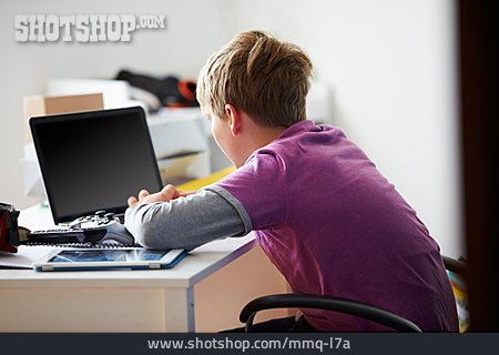 
                Junge, Laptop, Computerarbeit                   