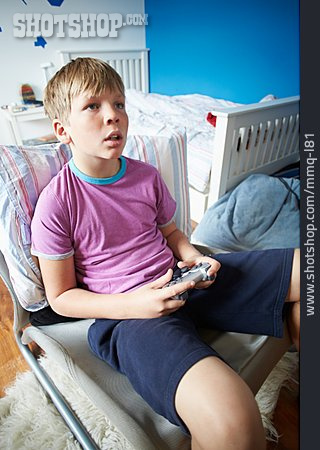 
                Junge, Computerspiel, Videospiel, Medienkonsum, Spielekonsole                   