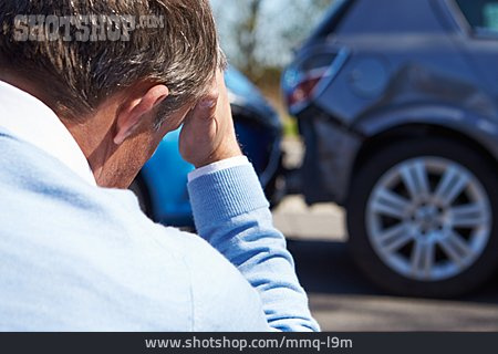 
                Mann, Besorgt, Verkehrsunfall, Unfallauto                   