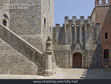 
                Festungsanlage, Castello Di Brolio                   